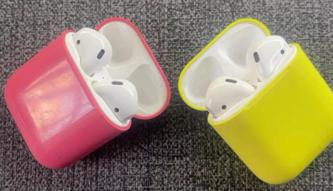 原来 AirPods 还搞了黄色版本，多色了解一下