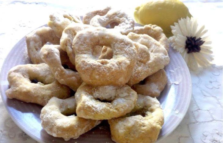 两次世界大战期间诞生的Fratte Rosa糖浆饼干是什么？