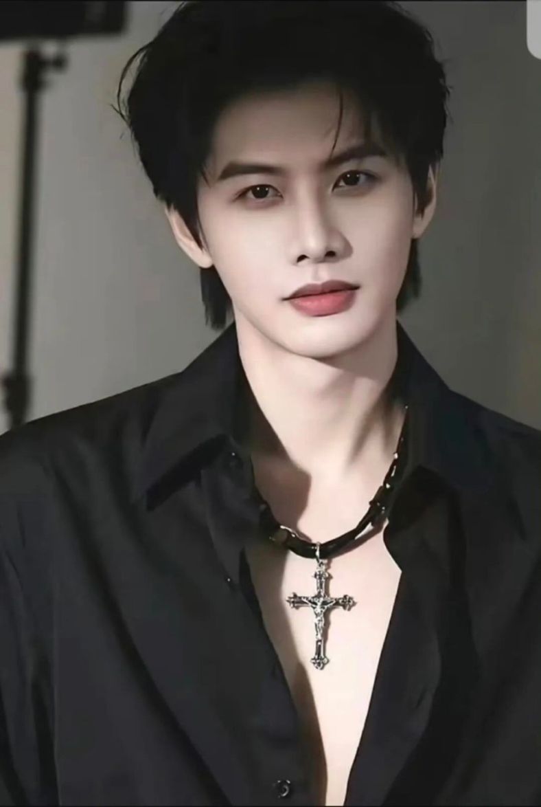 何健麒遭二次爆料：塌房的風這麼快就吹到短劇界了嗎？