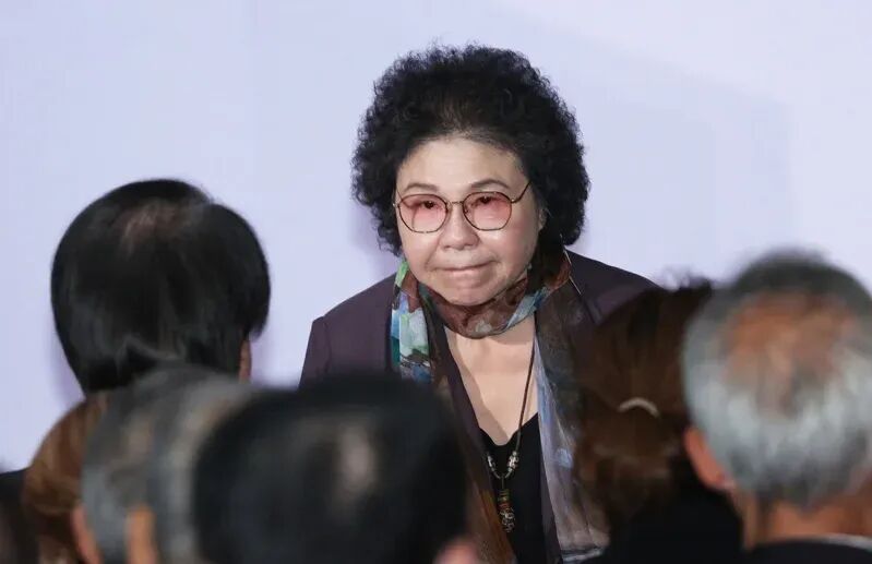 请假逾1年，陈菊准辞！