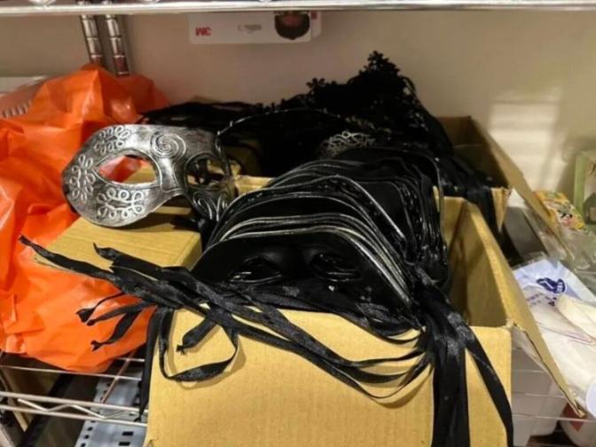 台湾三名天菜帅警“牺牲色相”“只穿内裤”卧底男性会所惹争议