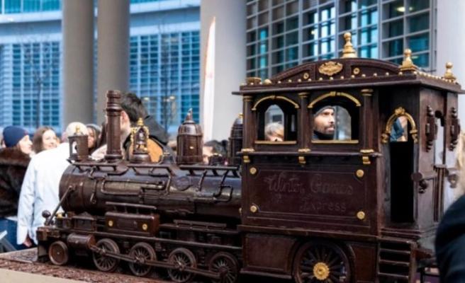 世界上最长的巧克力火车雕塑在米兰诞生，55米！！！