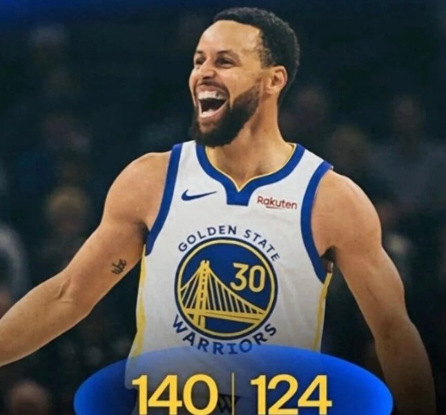 勇士客場大勝爵士，庫裡笑開了花，全場都在慶祝。