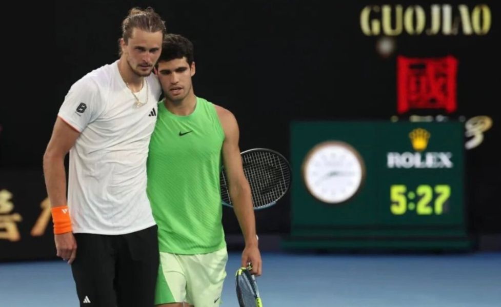 預定全滿貫?阿卡帶傷擊敗茲韋列夫,首進澳網決賽,雙方鏖戰五盤載入史冊