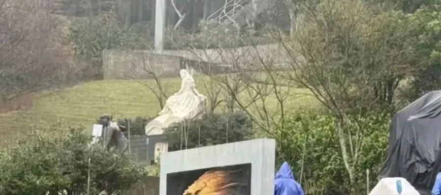 9阶S路,99颗珍珠:具俊晔用一座雕像,定格与大S的永恒深情