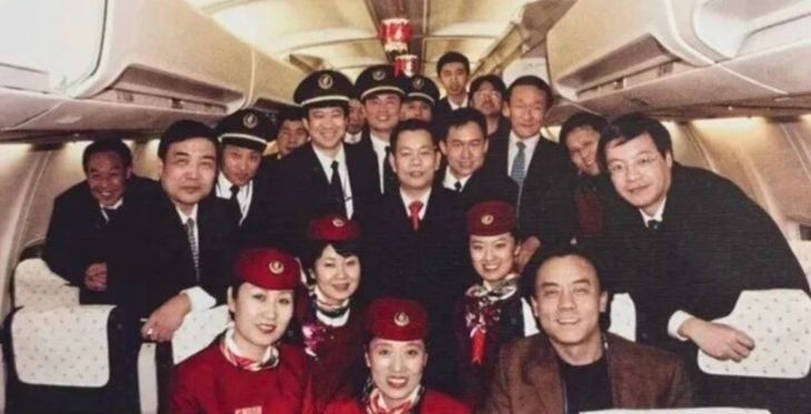 長榮航空和立榮航空：21 年前的“臺灣首航包機”！