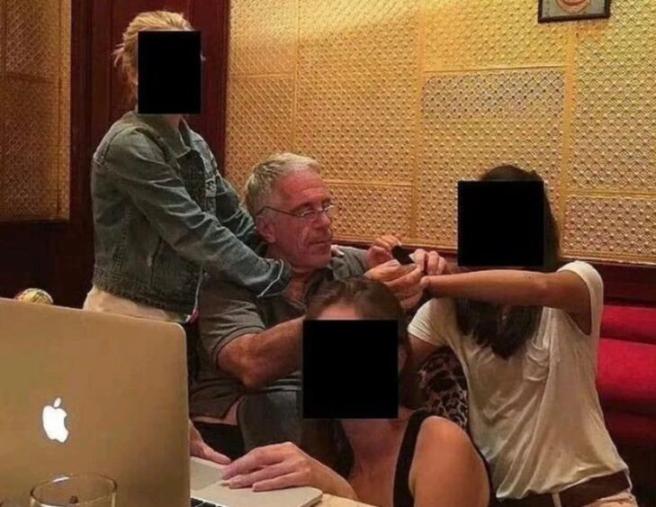 350萬頁罪證、2000段影片、18萬張裸照：美國權貴集體"嫖"到失聯，而總統正在名單上