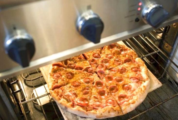 與新鮮出爐的披薩相比，冷凍披薩好吃嗎？怎麼挑選？