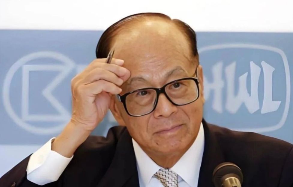 这可能是李嘉诚亏得最惨的一次：巴拿马运河港口经营权