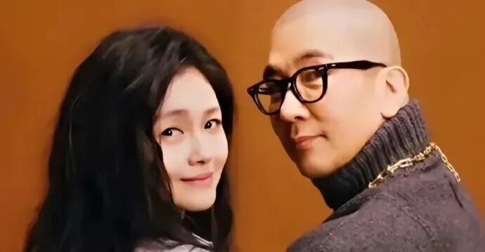 金宣虎拍戏起反应？Jennie不理解收集小卡？具俊晔返韩？河正宇车贞媛恋情？李泰容演唱会取消？