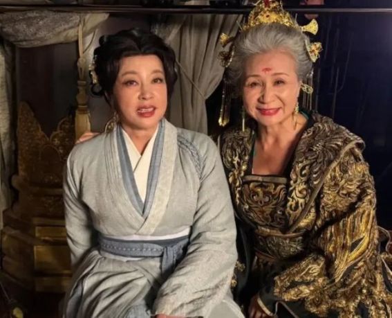 75岁演少女！刘晓庆“小鸡啄米吻”，吻到男配喊“工伤”！