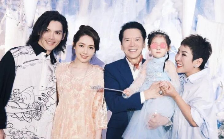 那個半夜砸車要500萬的男人，現在，他爸媽給媳婦2000億！