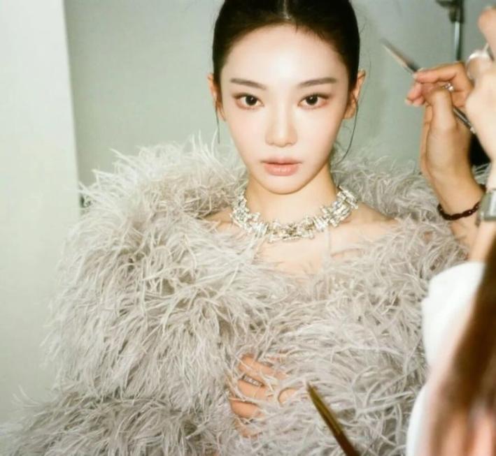 EXO成员整蛊都暻秀？宁艺卓电话泄露？朴敏英瘦脱相？朴元彬奢侈代言？李惠利文咏珊看秀？