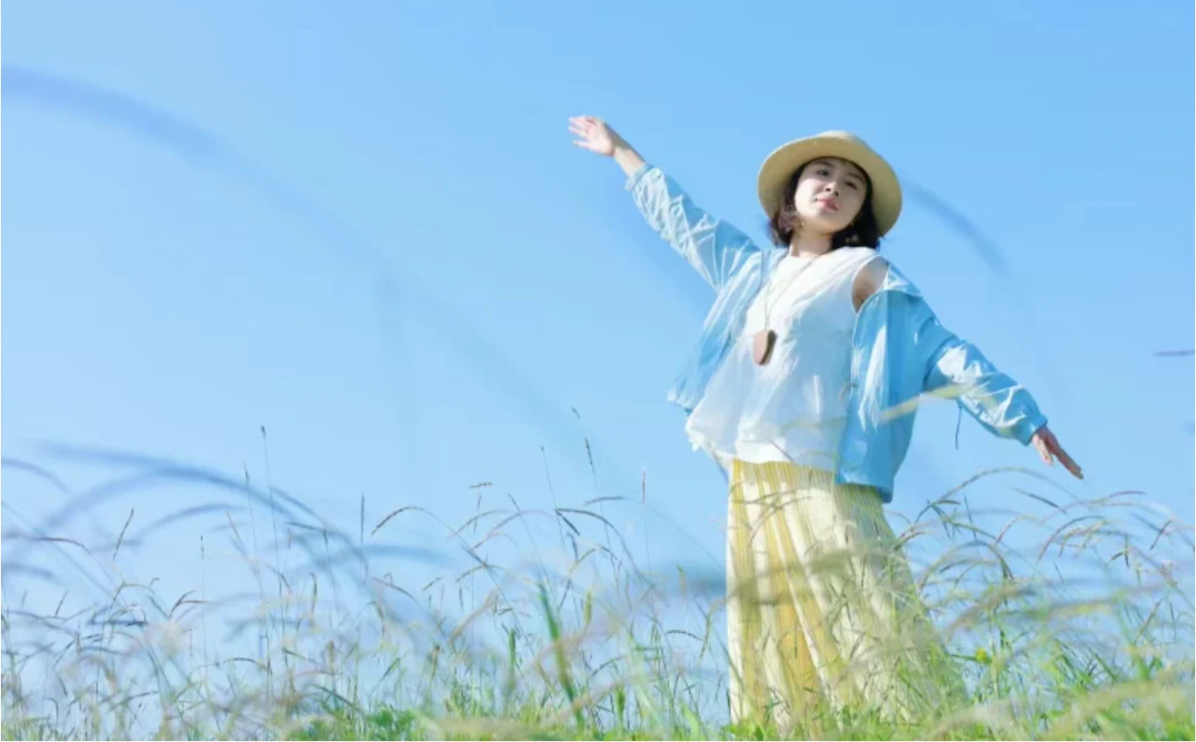 原来这就是宫崎骏的夏天，户外草地这样拍太美了，普通人也会拍！