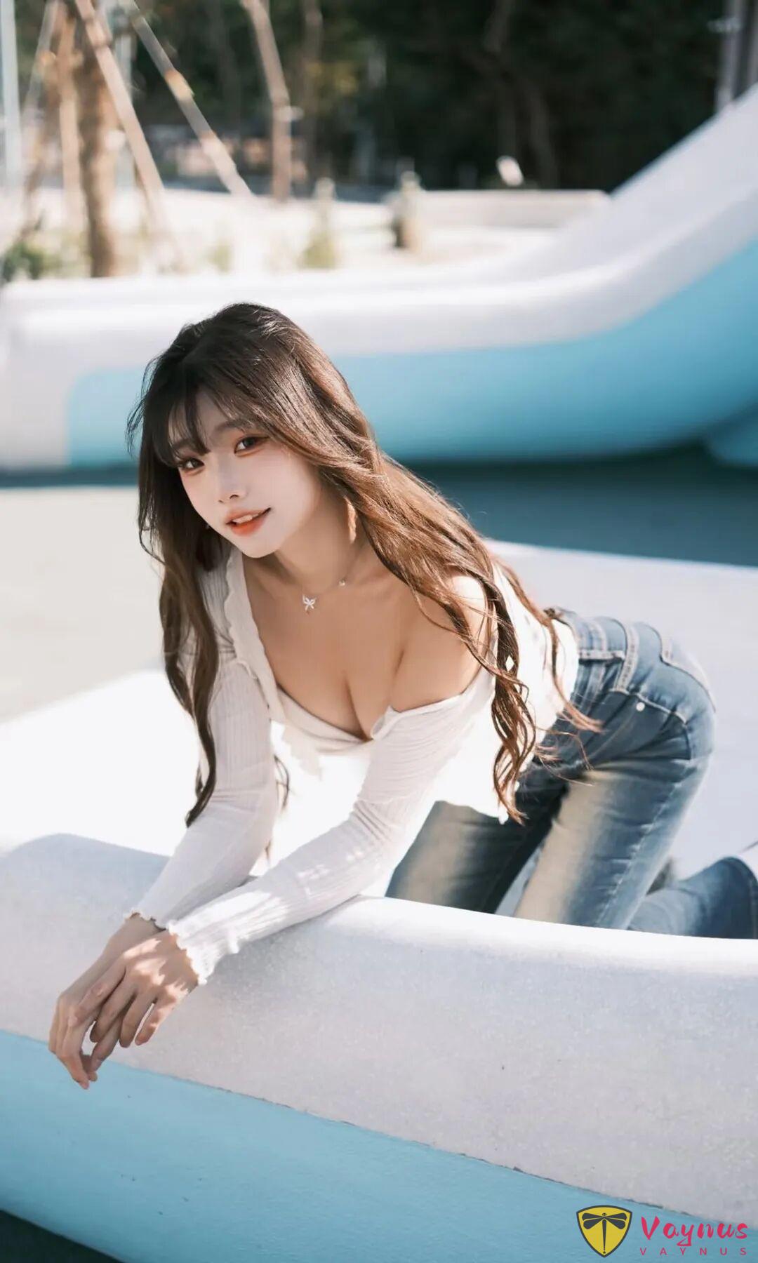 又纯又欲！9个动作拿捏甜酷辣妹风，这组蓝色系写真太绝了