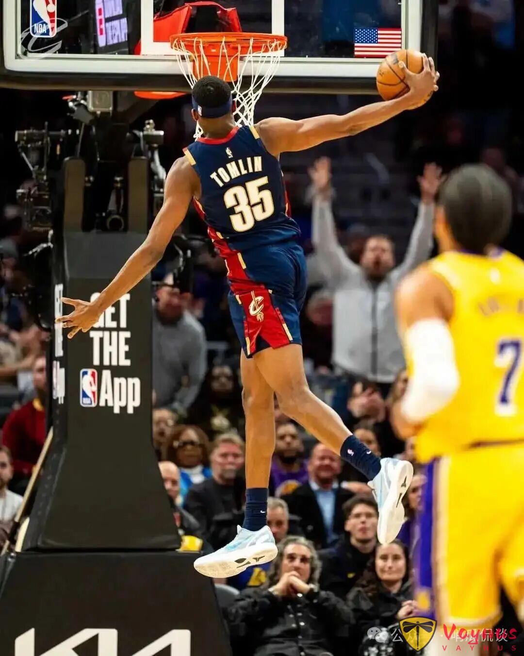 湖三崩又来了！湖人惨败骑士遭30分血洗，老詹11分低迷，东契奇空砍29+5+6