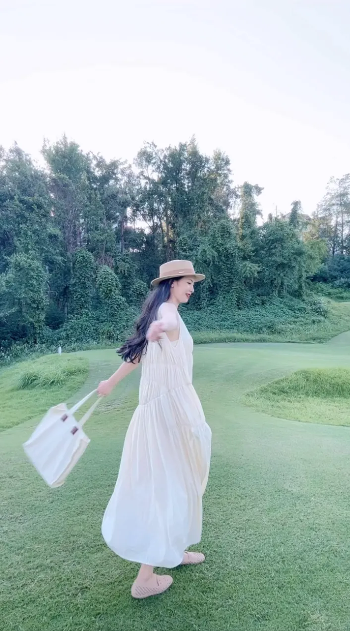 6個穿裙子萬能拍照姿勢，輕鬆拍出女神範兒！