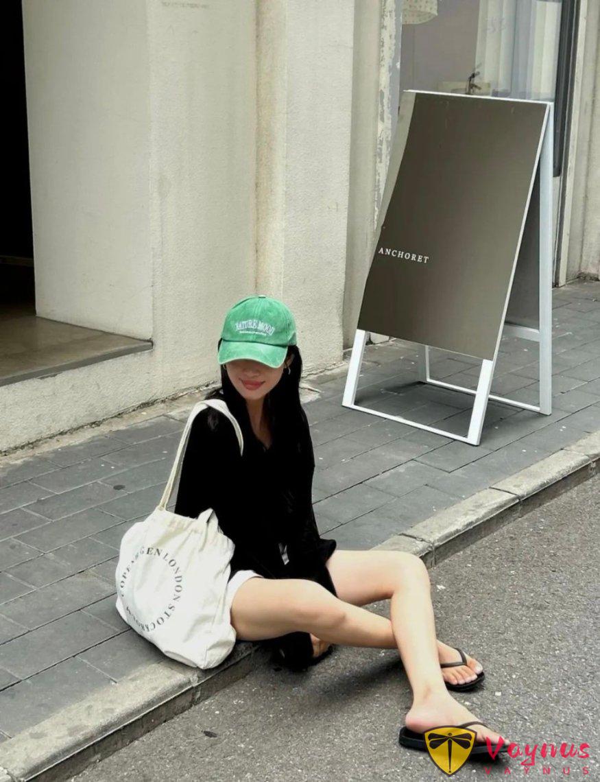 藏藍色防曬+白色短褲