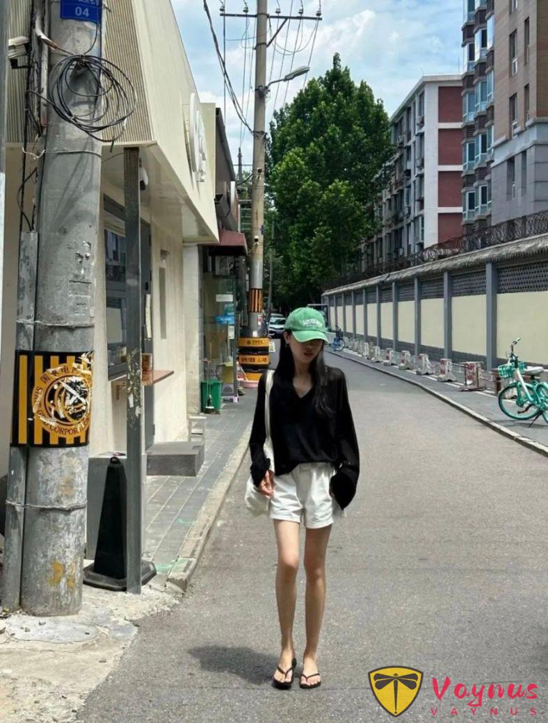 藏藍色防曬+白色短褲