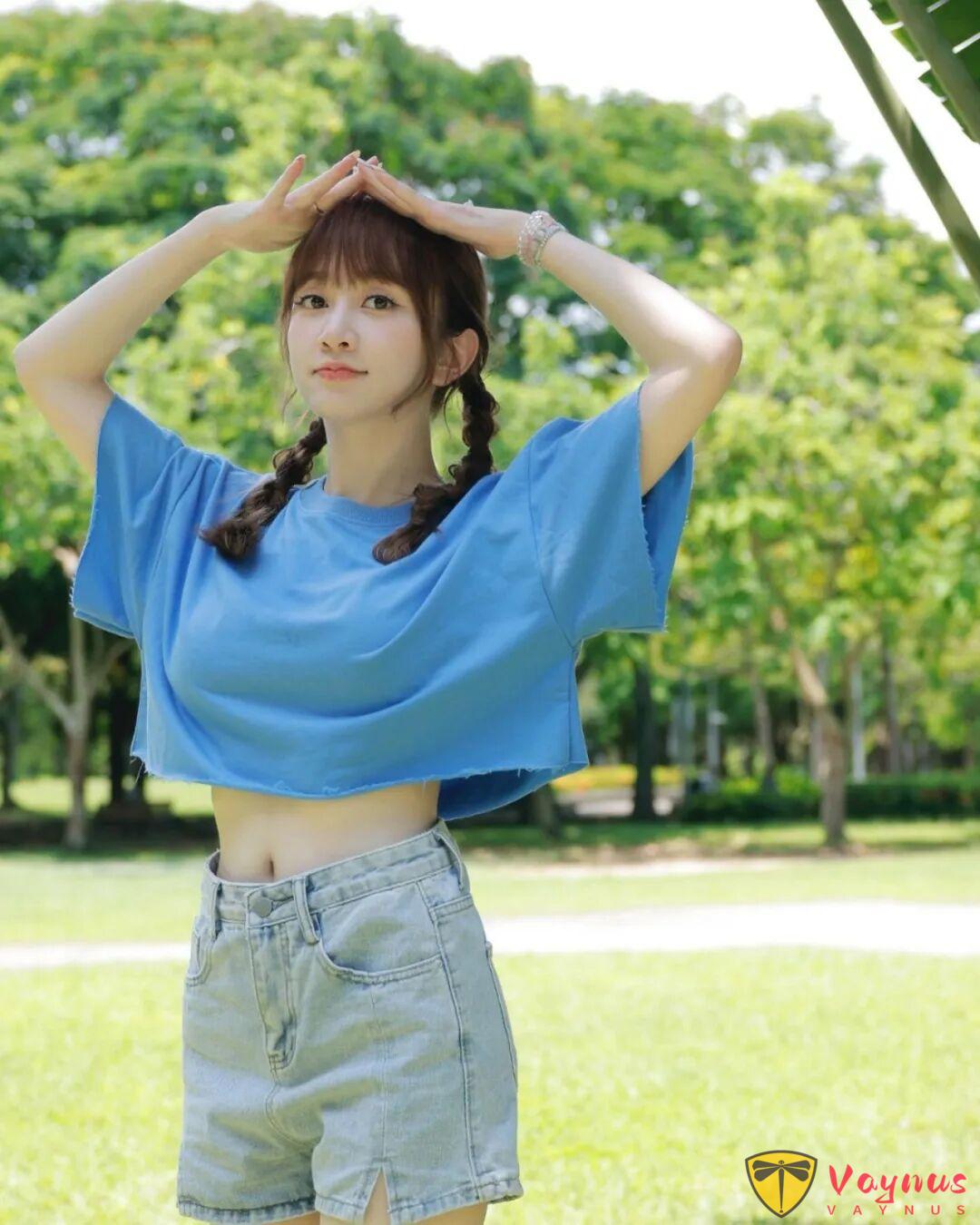 顶级御姐！台湾初代网红《篠崎泫》，完美身材曲线真顶