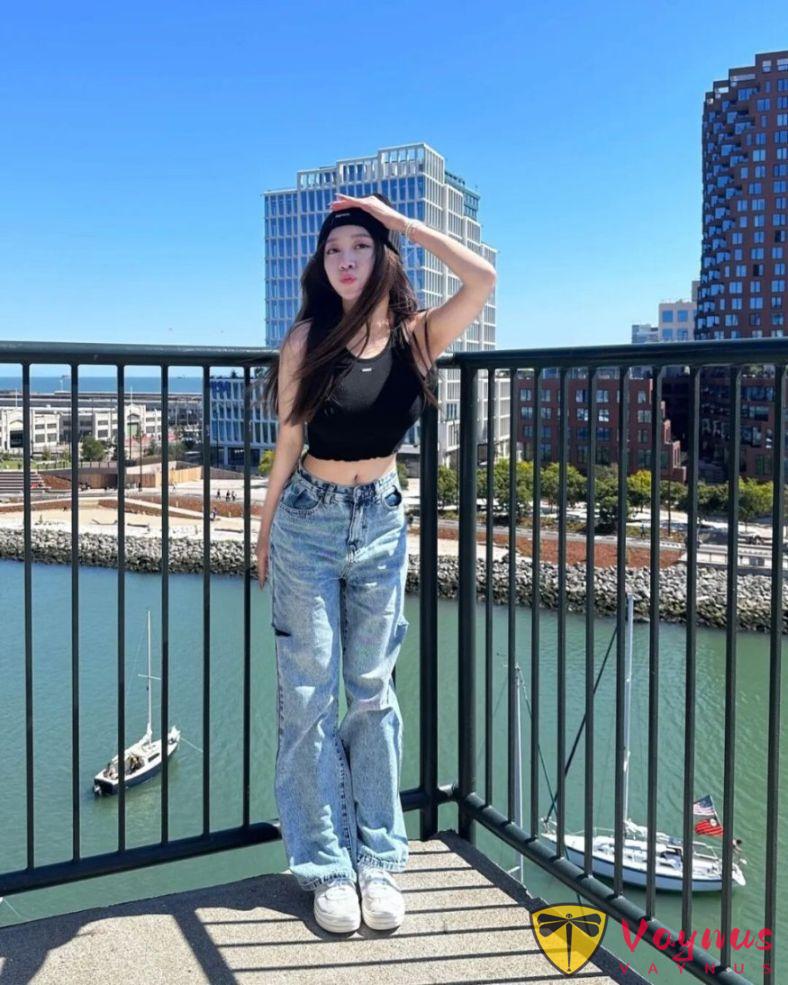 顶级御姐！台湾初代网红《篠崎泫》，完美身材曲线真顶