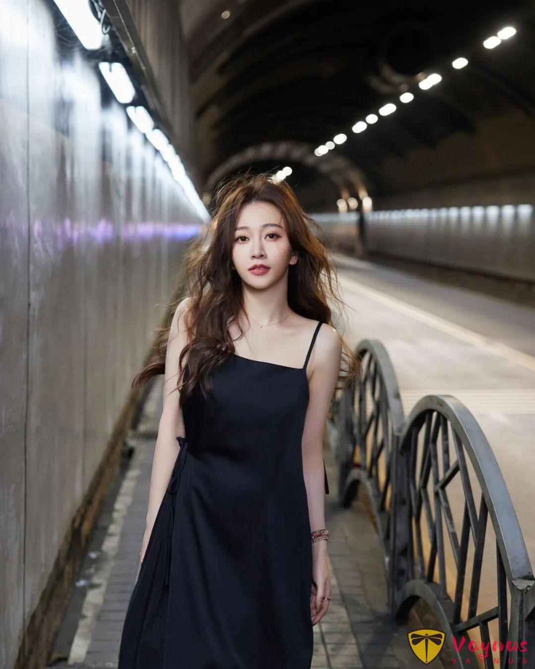 顶级御姐！台湾初代网红《篠崎泫》，完美身材曲线真顶