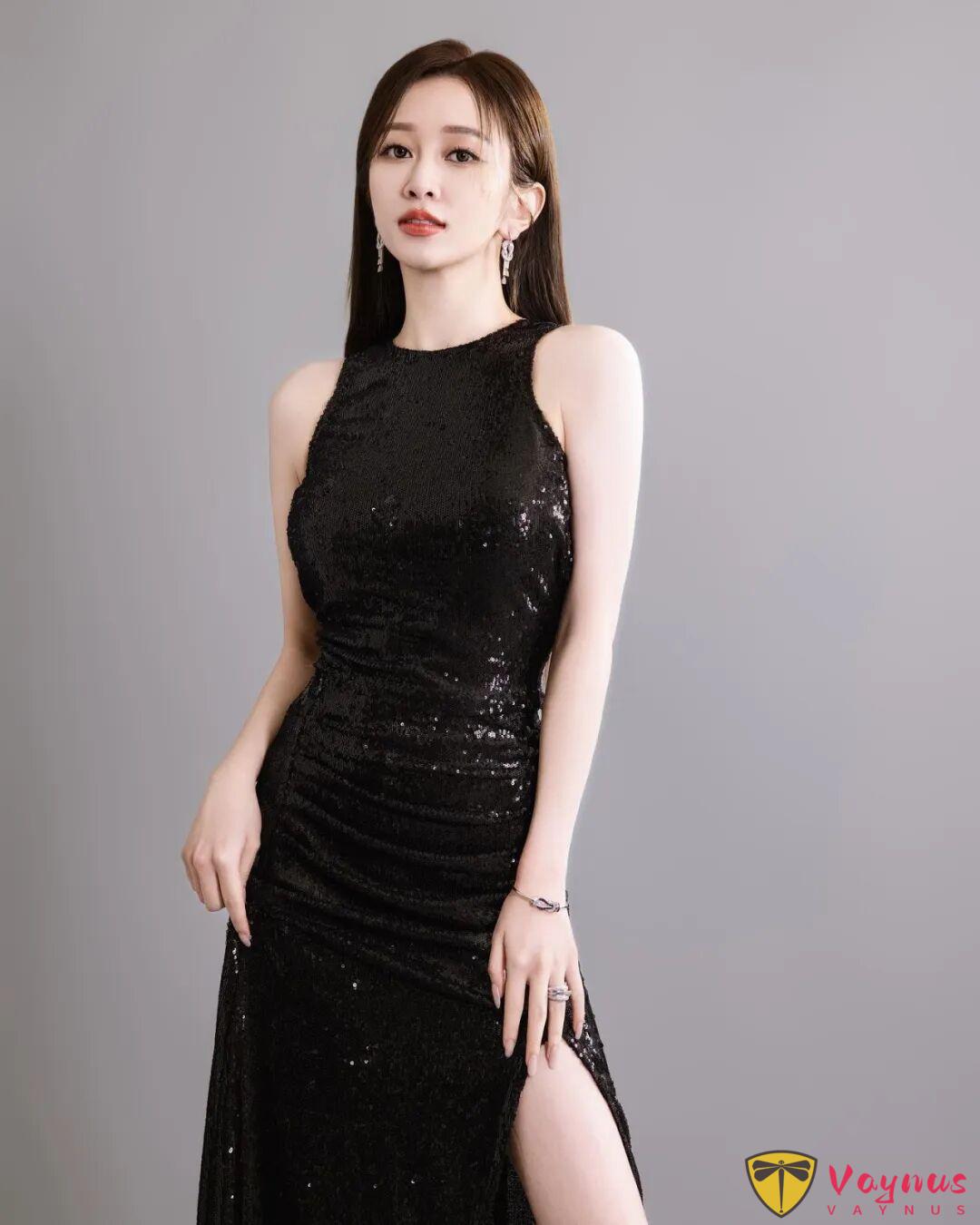 顶级御姐！台湾初代网红《篠崎泫》，完美身材曲线真顶