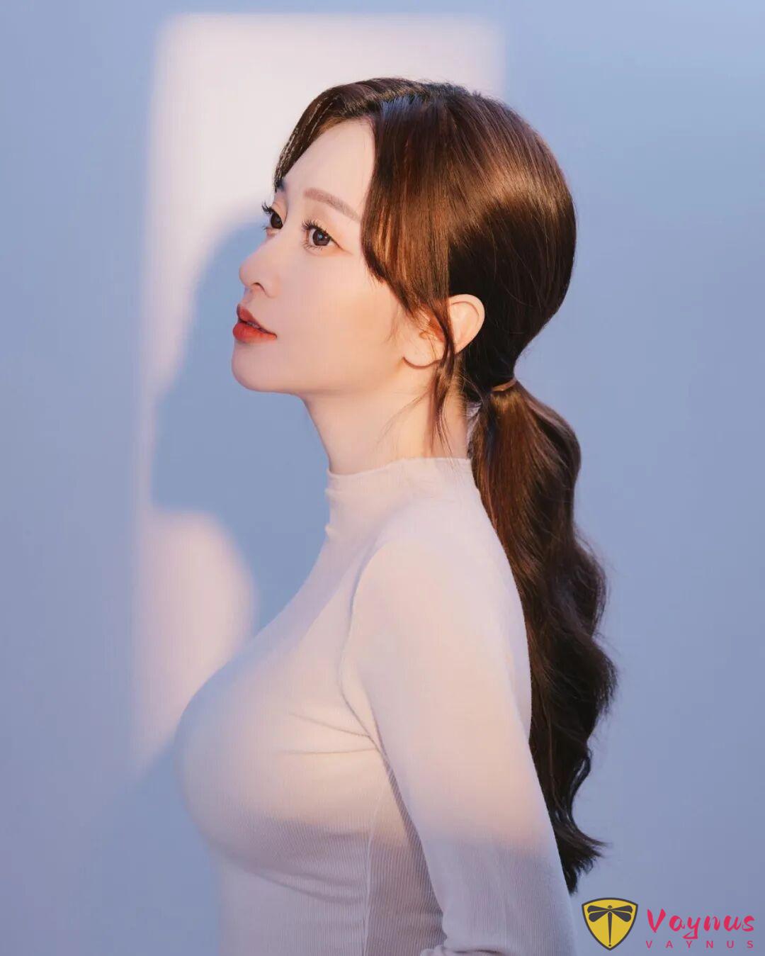 顶级御姐！台湾初代网红《篠崎泫》，完美身材曲线真顶