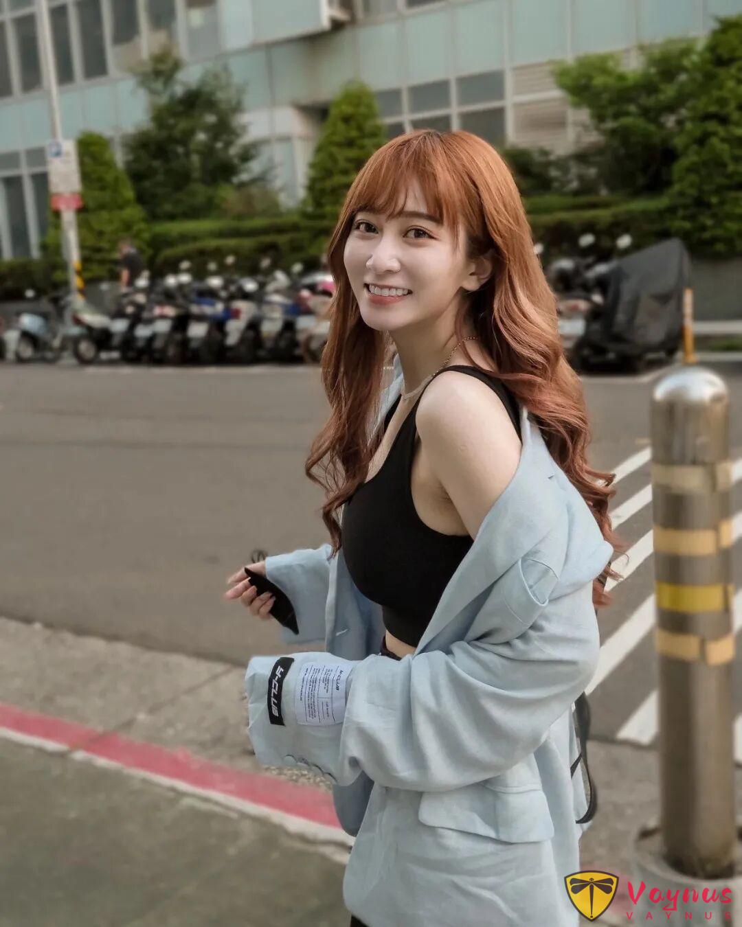 顶级御姐！台湾初代网红《篠崎泫》，完美身材曲线真顶