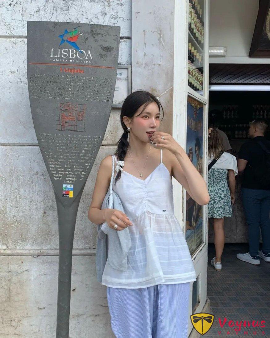 白色蕾丝吊带的ins穿搭