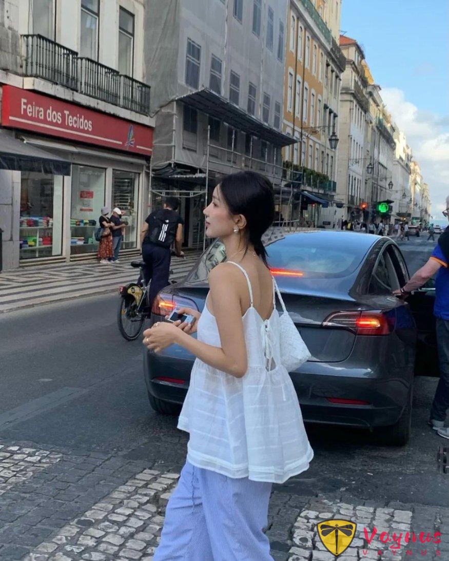白色蕾丝吊带的ins穿搭
