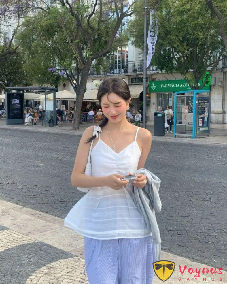 白色蕾丝吊带的ins穿搭