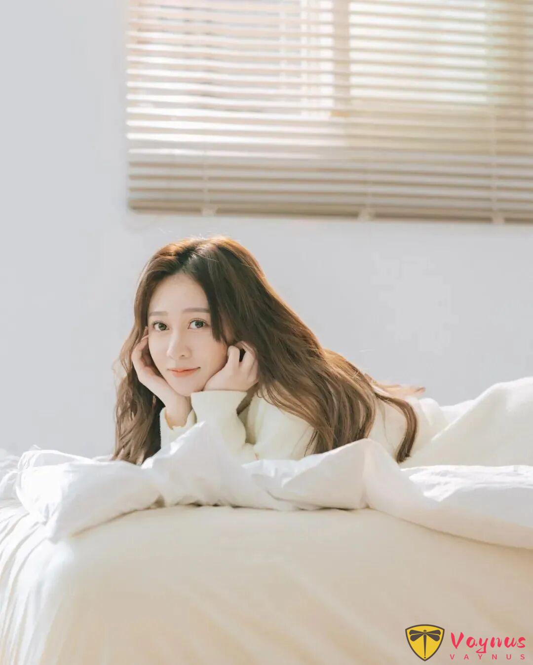 台湾网红筱崎泫，一位曾被养父裸体关进狗笼虐待的可怜女人