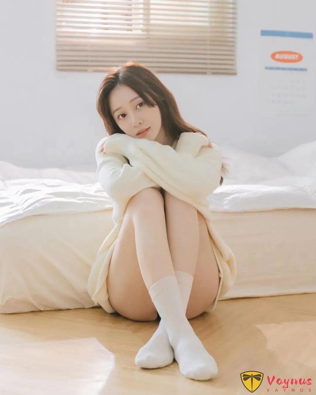 台湾网红筱崎泫，一位曾被养父裸体关进狗笼虐待的可怜女人