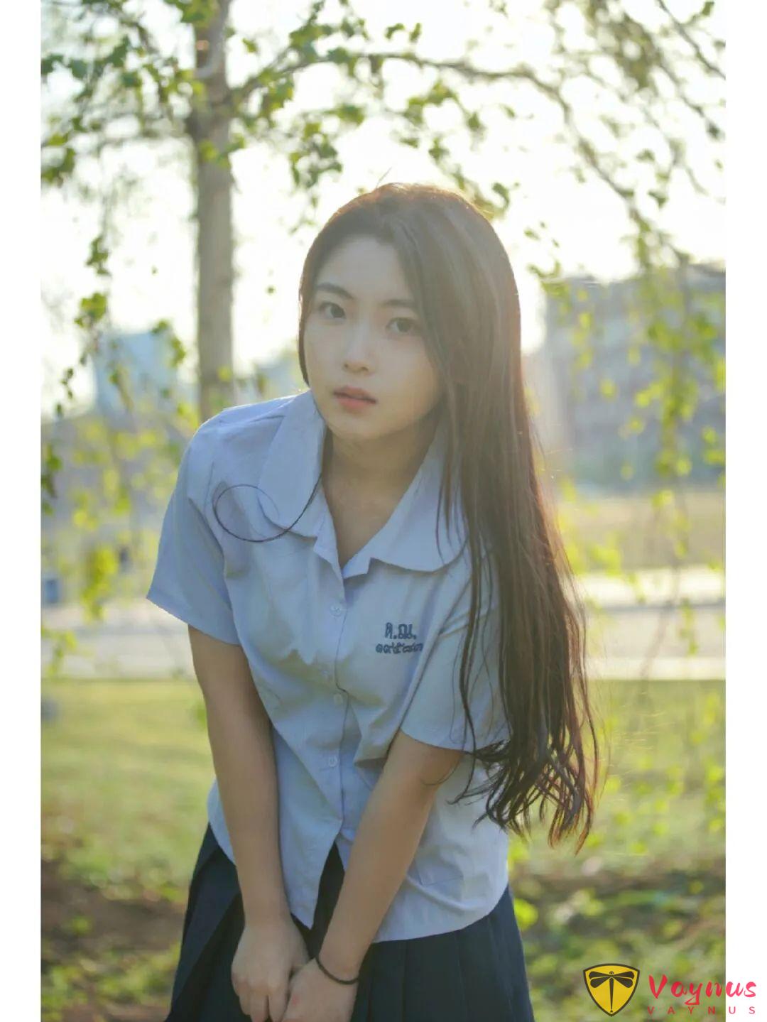 操场林荫拍照6式，白衬衫+自行车组合拍出电影感，阳光女孩都该试试的动作