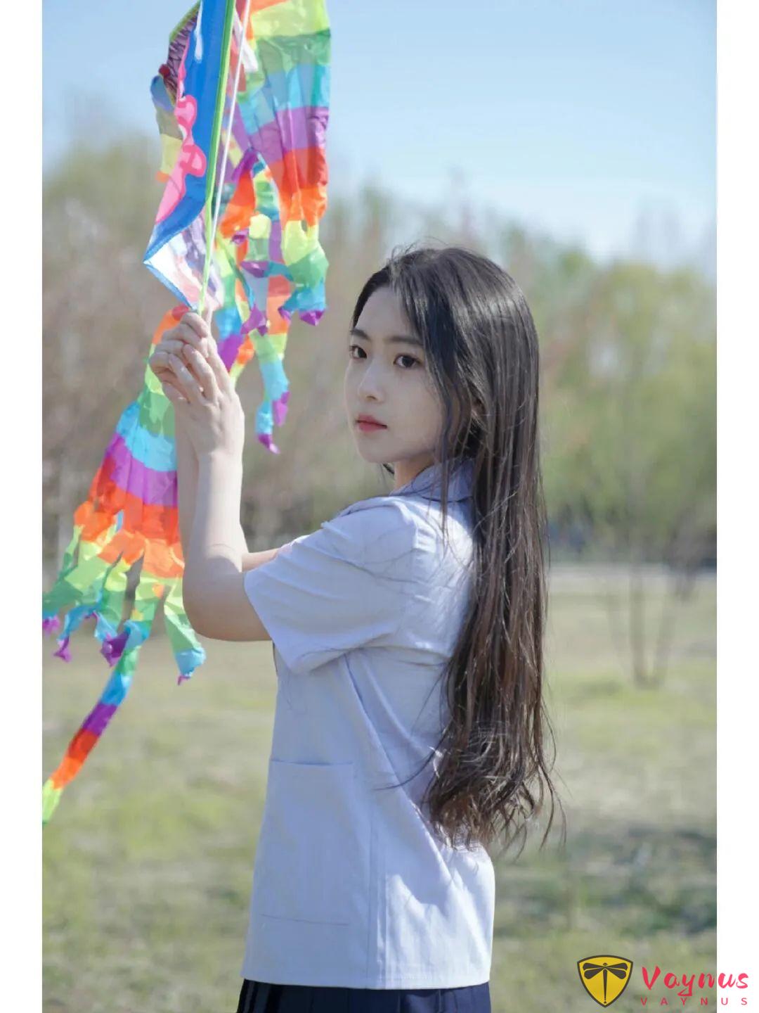 操场林荫拍照6式，白衬衫+自行车组合拍出电影感，阳光女孩都该试试的动作
