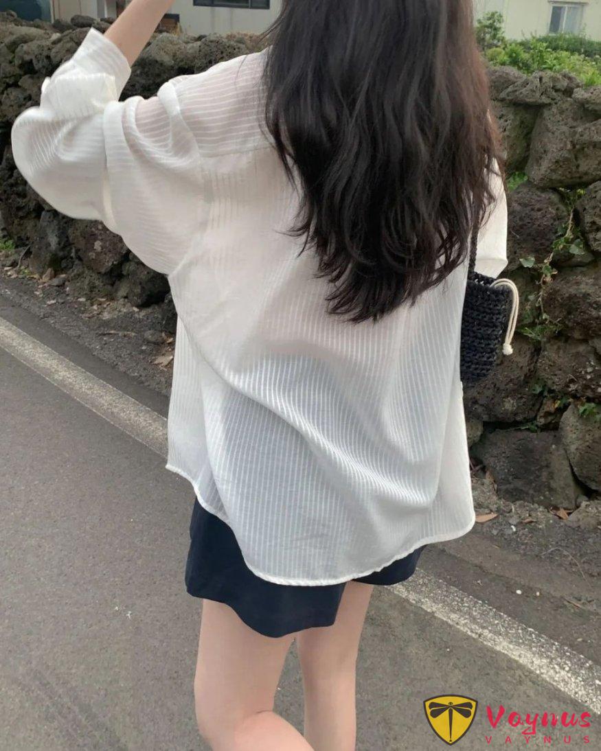 ins博主夏日白色防晒衬衫