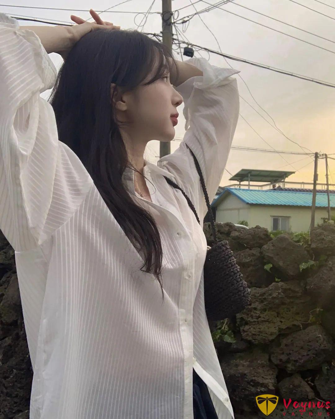 ins博主夏日白色防晒衬衫
