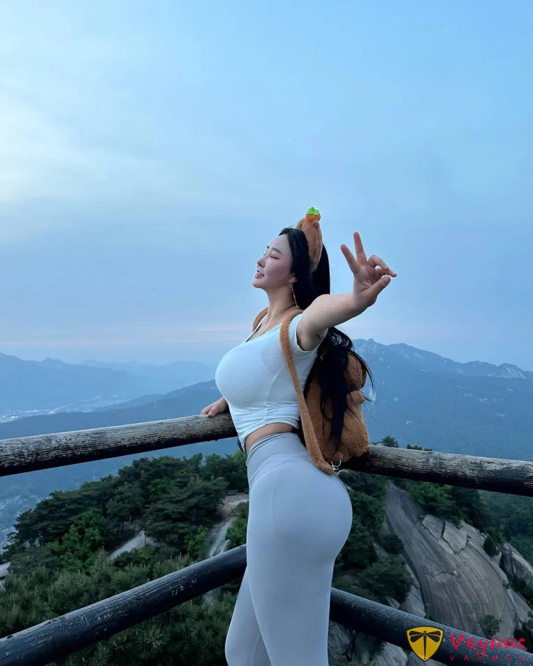 韩国微胖天花板！超S型完美身材，这曼妙曲线，真的太离谱了