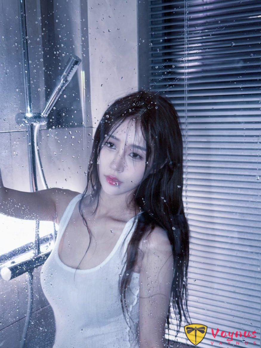 溼身美學，學幾個浴室拍照姿勢！氛圍感拉滿，清冷又破碎