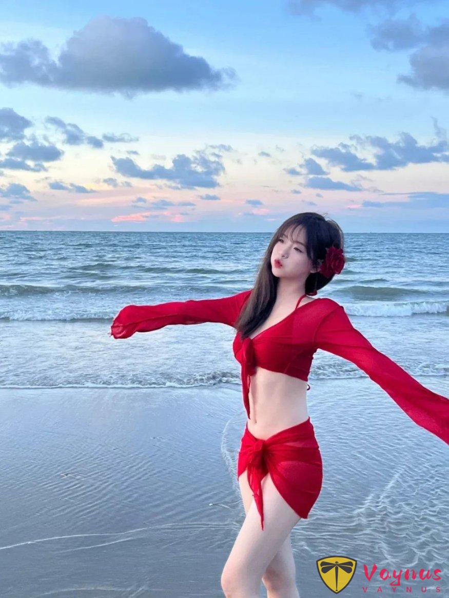 沙灘氛圍拍照又性感又清爽，這些姿勢輕鬆拍出比泳裝更惹火的你
