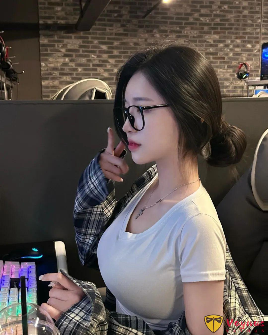 韓國頂級少婦！又白又嫩，氣質優雅，極品身材真的是太絕了