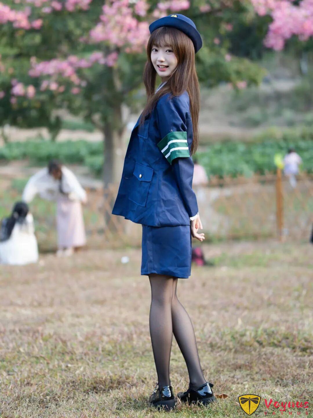 黑絲制服，9個拍照姿勢，又甜又辣顯腿長，拿捏純欲氛圍天花板