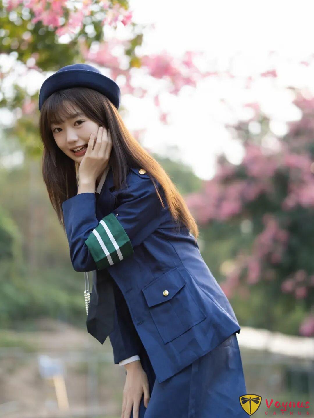 黑絲制服，9個拍照姿勢，又甜又辣顯腿長，拿捏純欲氛圍天花板