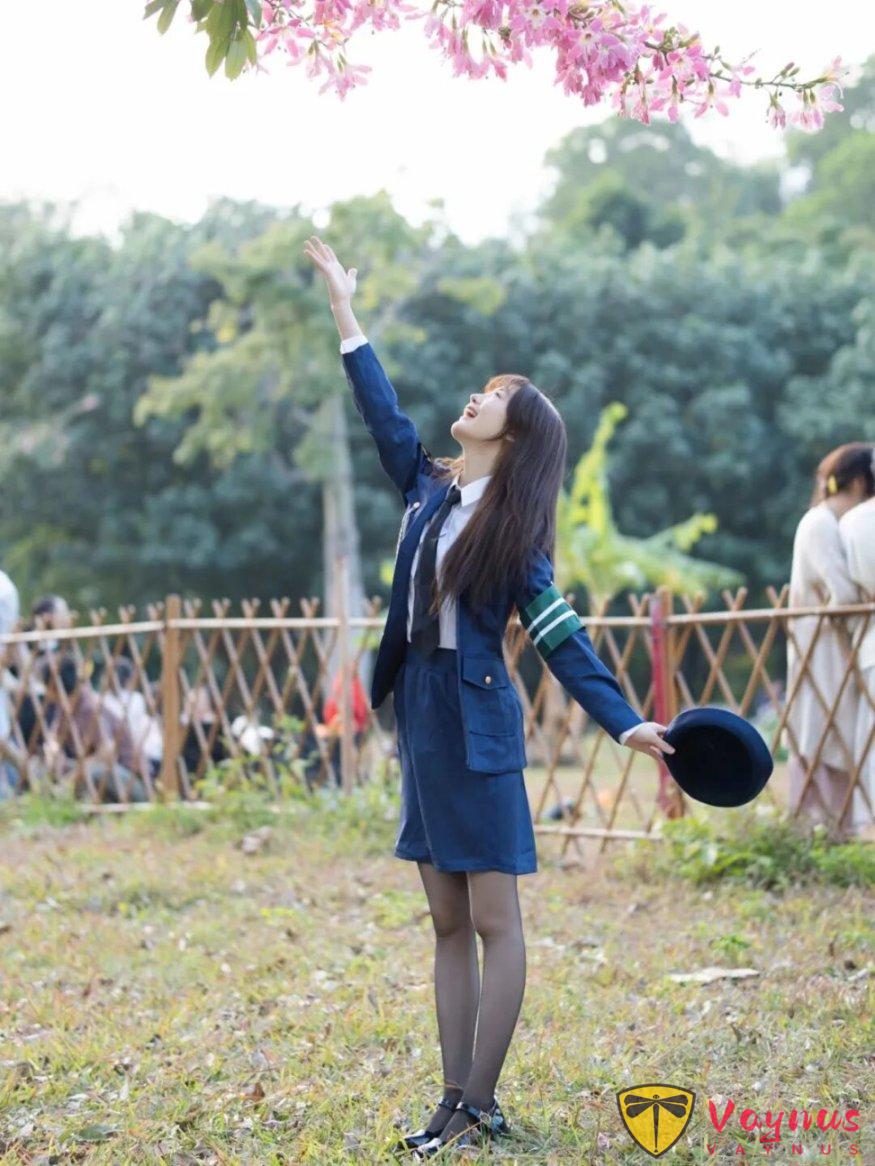 黑絲制服，9個拍照姿勢，又甜又辣顯腿長，拿捏純欲氛圍天花板