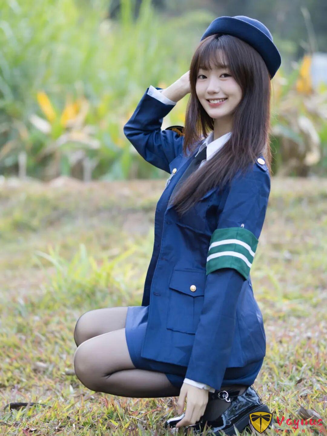 黑絲制服，9個拍照姿勢，又甜又辣顯腿長，拿捏純欲氛圍天花板