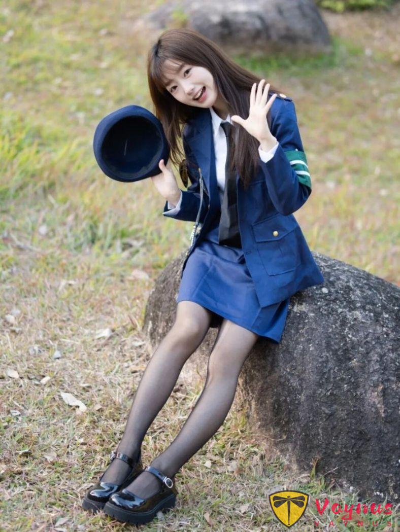 黑絲制服，9個拍照姿勢，又甜又辣顯腿長，拿捏純欲氛圍天花板