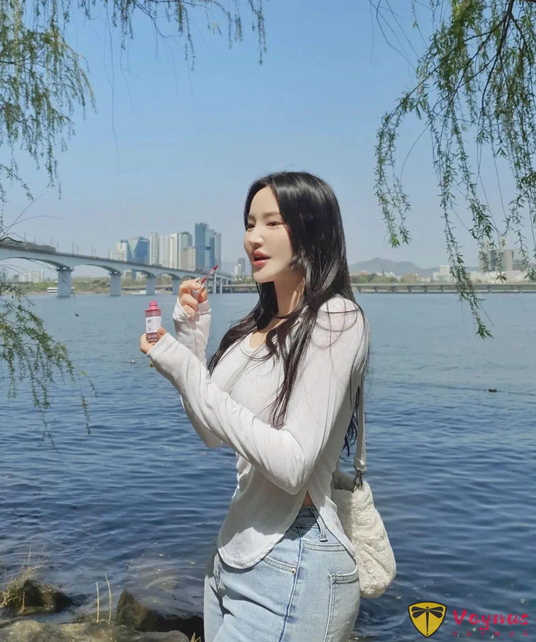 一个拥有完美腰臀比的韩国女生，到底有多香？