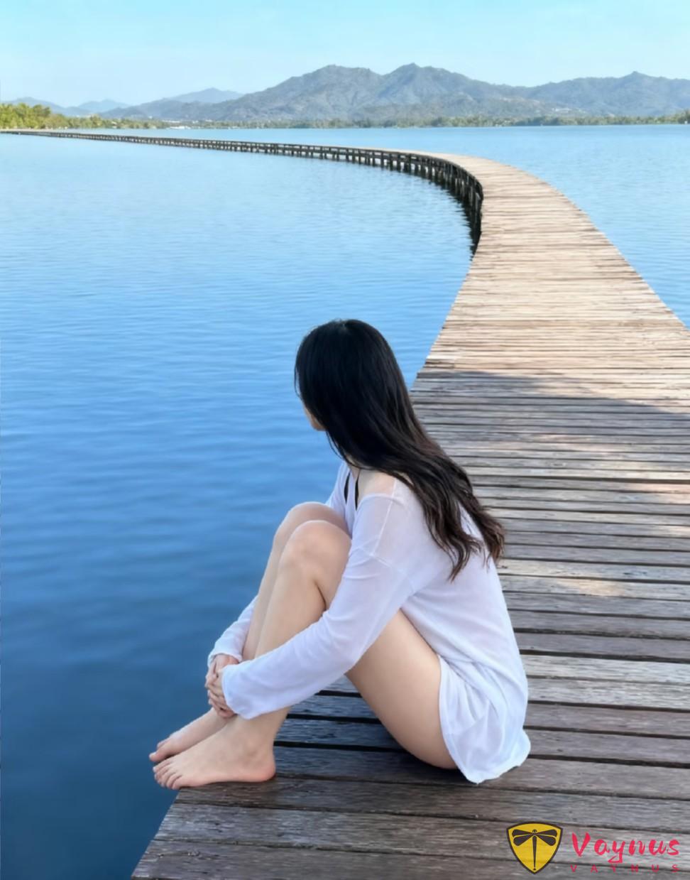 湖边、水边拍照,保姆级教程,教你9个姿势,拍出干净清透女神范