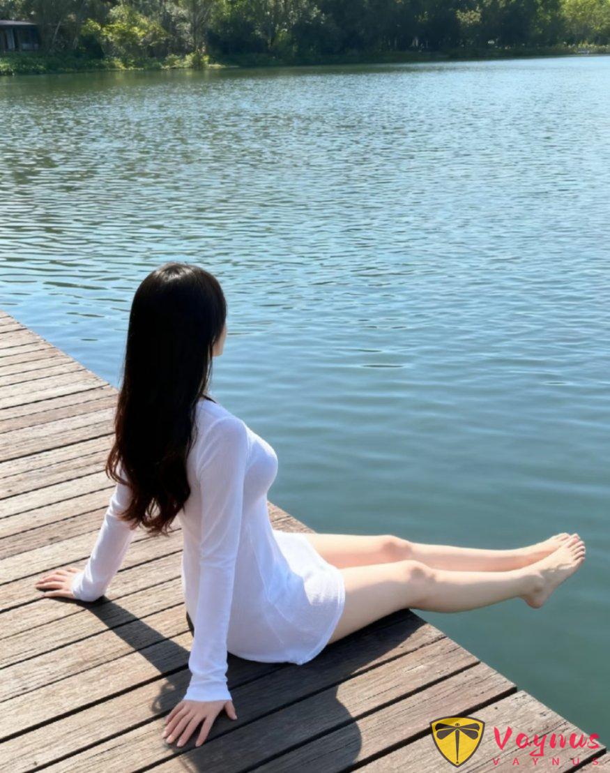 湖边、水边拍照,保姆级教程,教你9个姿势,拍出干净清透女神范